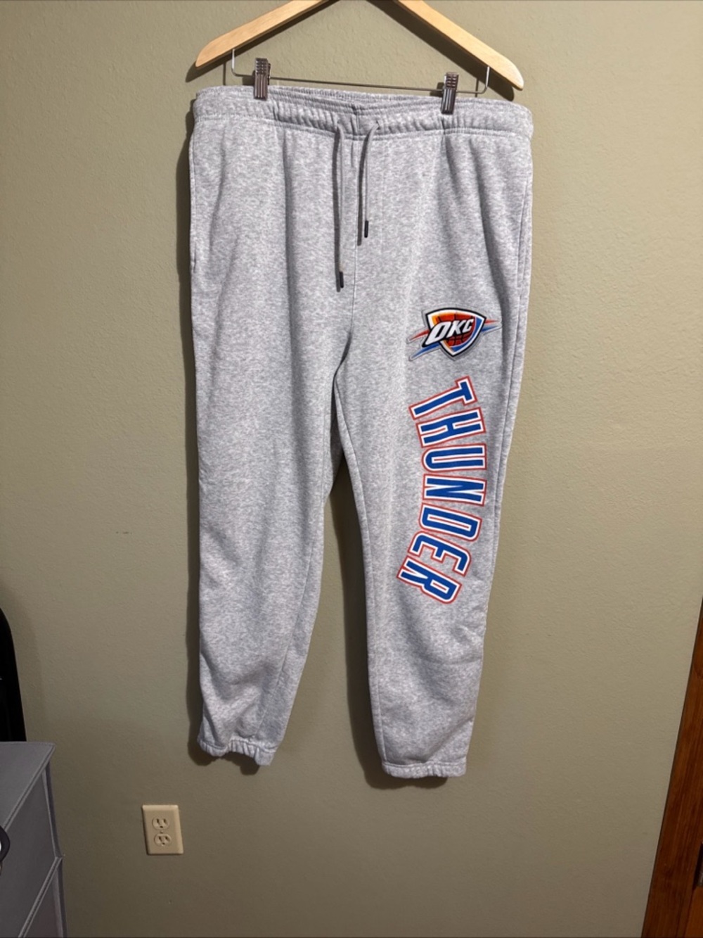 Men s gray NBA OKC Thunder sweatpants size XL